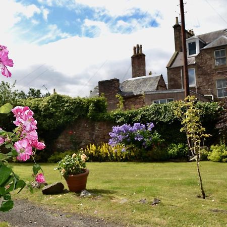 Camlann Apartment Alyth Bagian luar foto